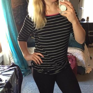 🖤• black and white striped shirt •🖤